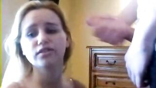 Słodka amatorka fajnie ciągnie penisa 