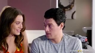 Śliczna Lana Rhoades ssie fiuta o poranku 